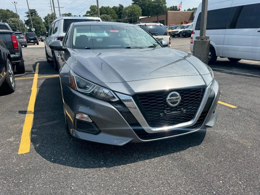 Used 2019 Gray Metallic Nissan 2.5 S image 2
