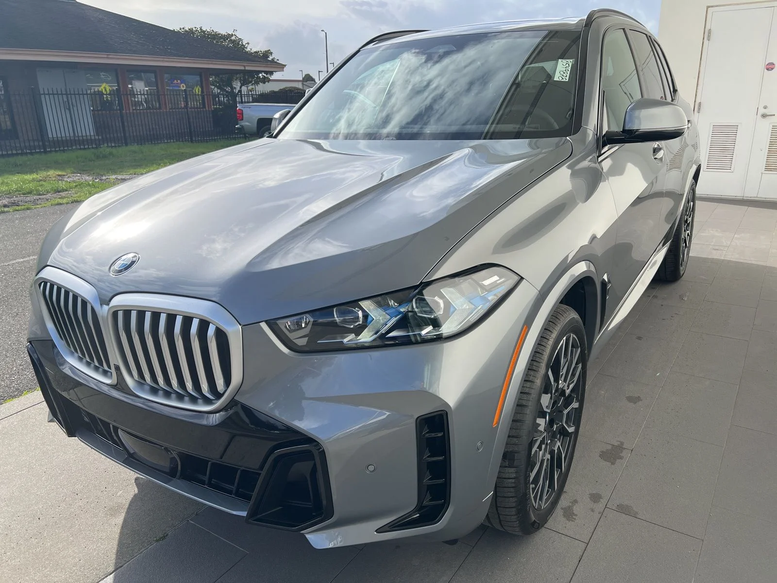New 2026 Skyscraper Grey Metallic BMW xDrive40i image 2