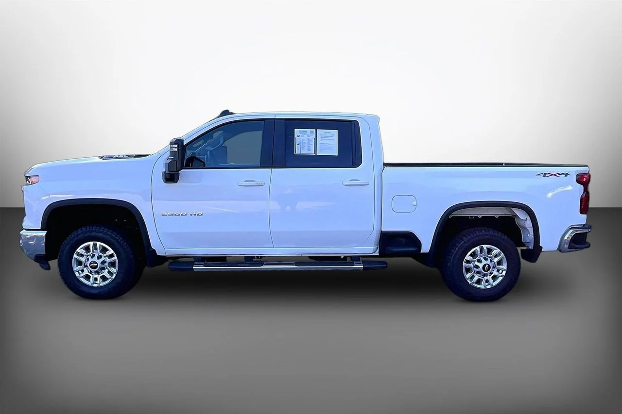 Used 2025 White Chevrolet LT image 5