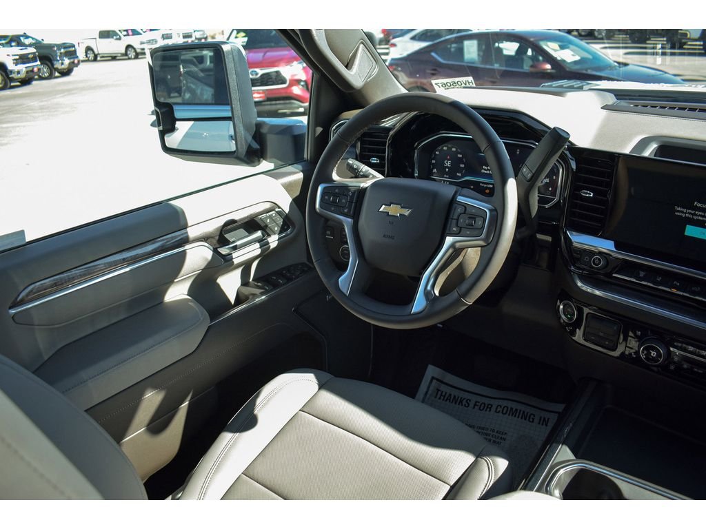 2025 Chevrolet Silverado 3500 HD LTZ - Photo 9