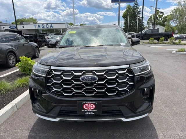 New 2026 Black Ford Platinum image 2