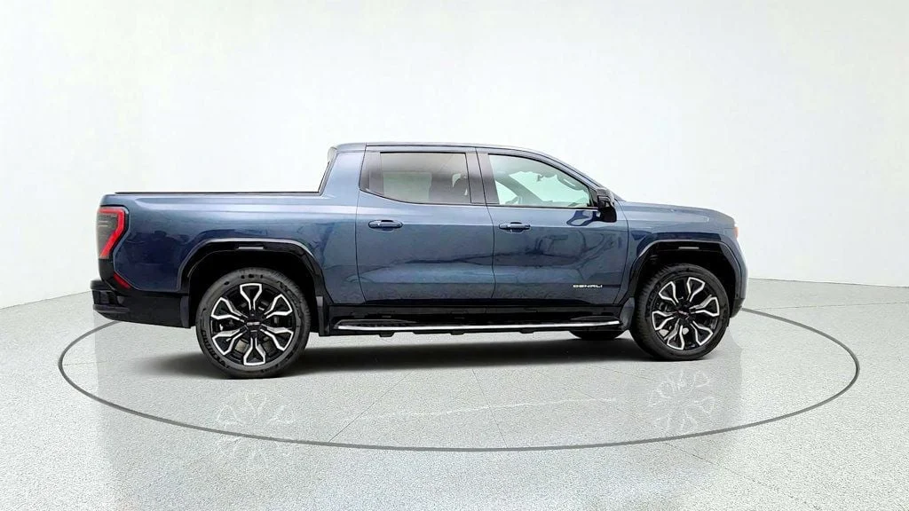 Used 2026 Deep Ocean Metallic GMC e4WD Crew Cab Max Range Denali image 4
