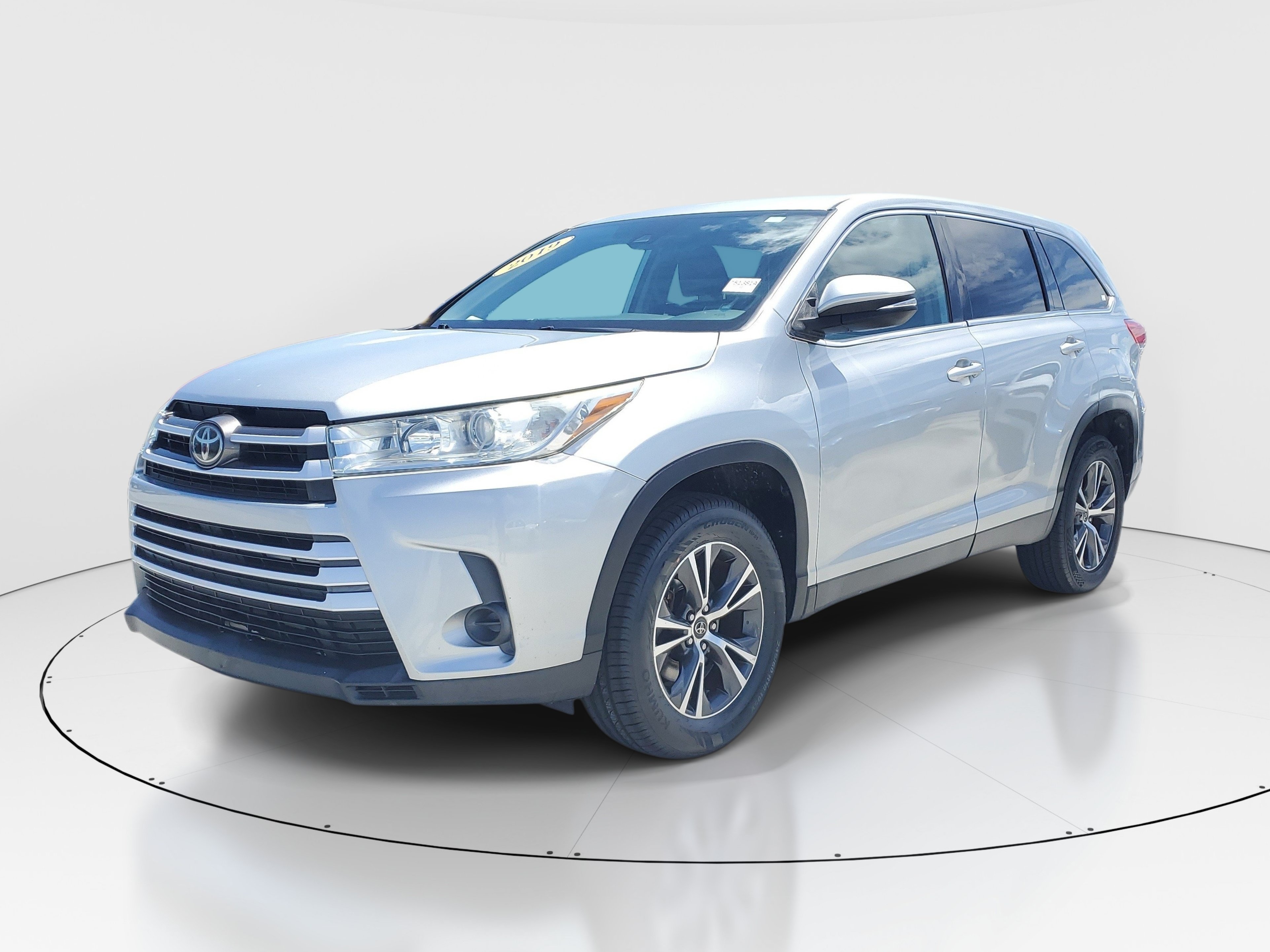 Used 2019 Celestial Silver Metallic Toyota LE image 3