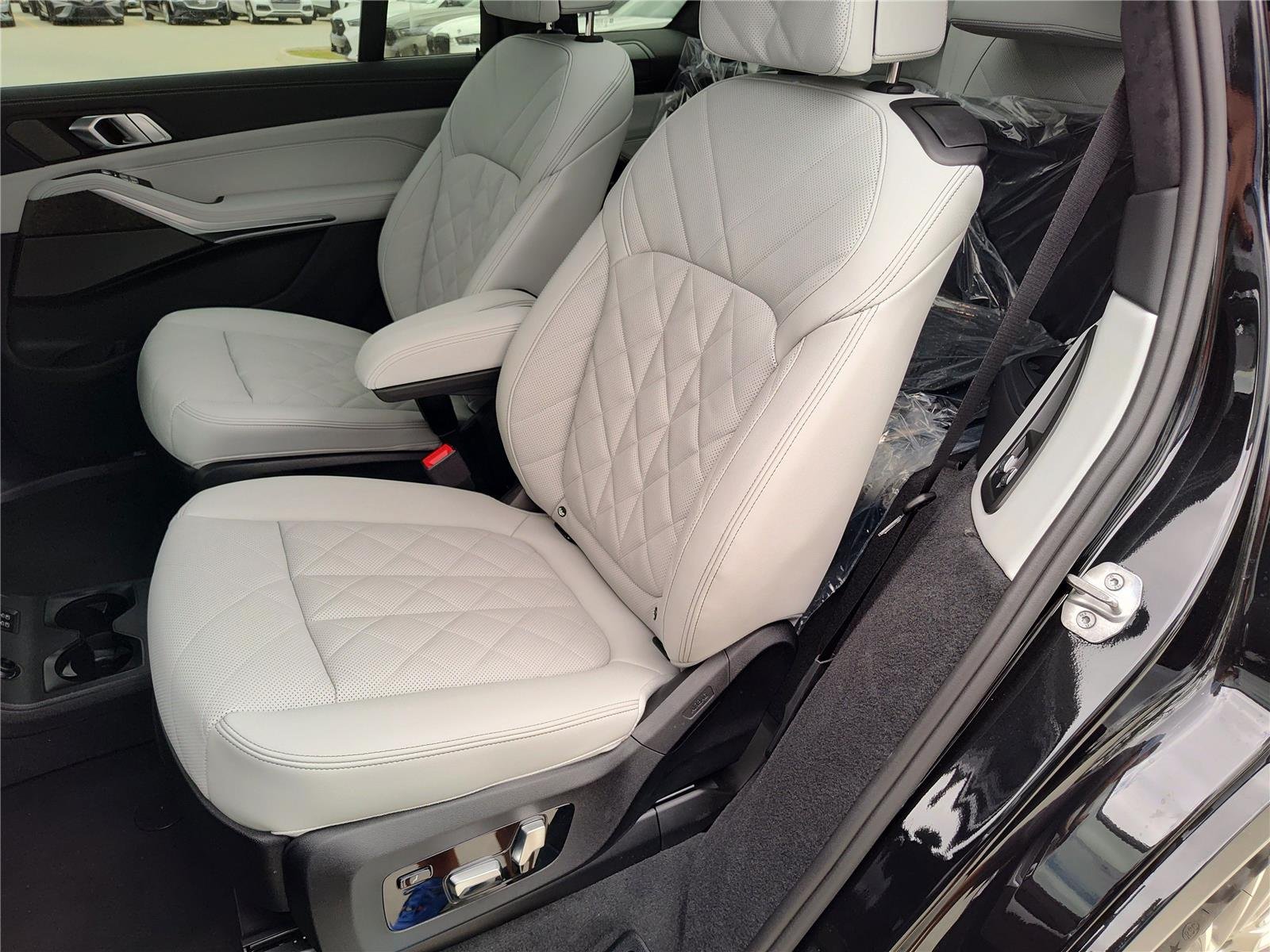 New 2026 Black Sapphire Metallic BMW xDrive40i image 15
