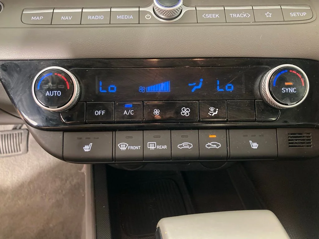 Used 2025 Gray Hyundai SEL Convenience image 8