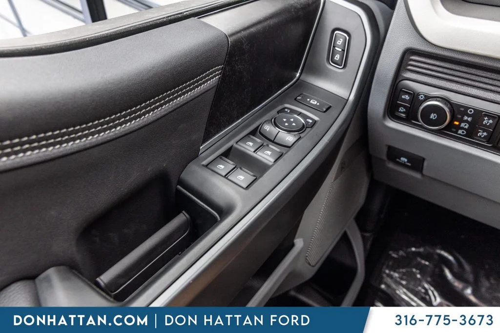 New 2027 Agate Black Metallic Ford F-250® XLT image 11