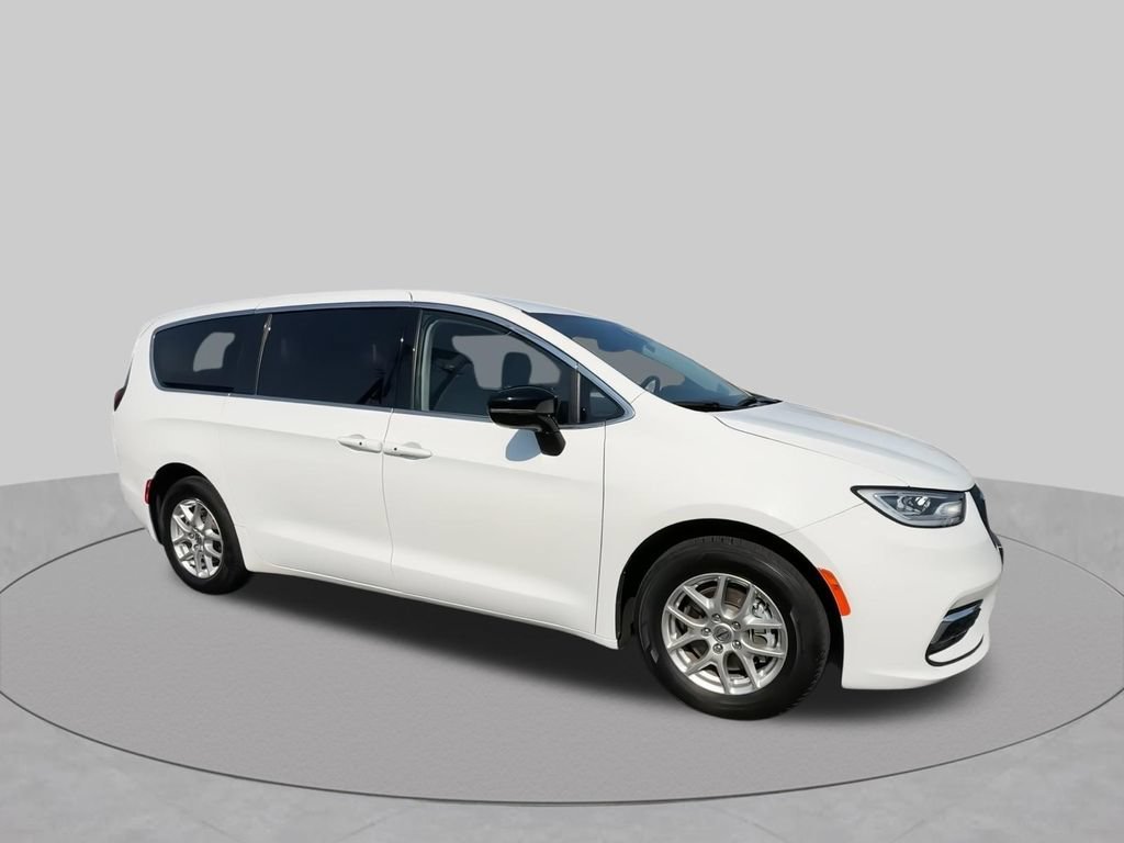 Used 2024 White Chrysler Touring L image 2