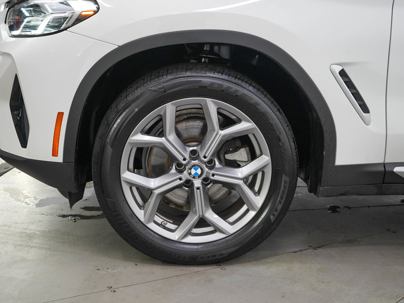 Used 2023 White BMW xDrive30i image 29