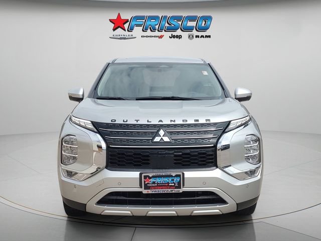 Used 2023 Silver Mitsubishi SE image 2