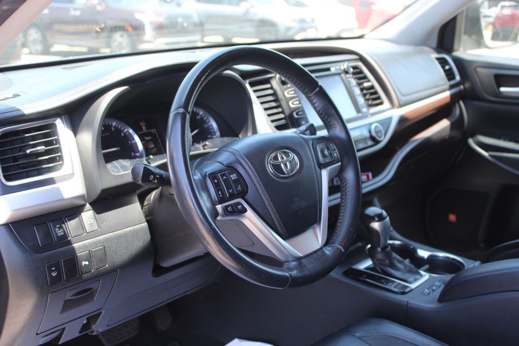 Used 2014 Gray Toyota Limited image 12