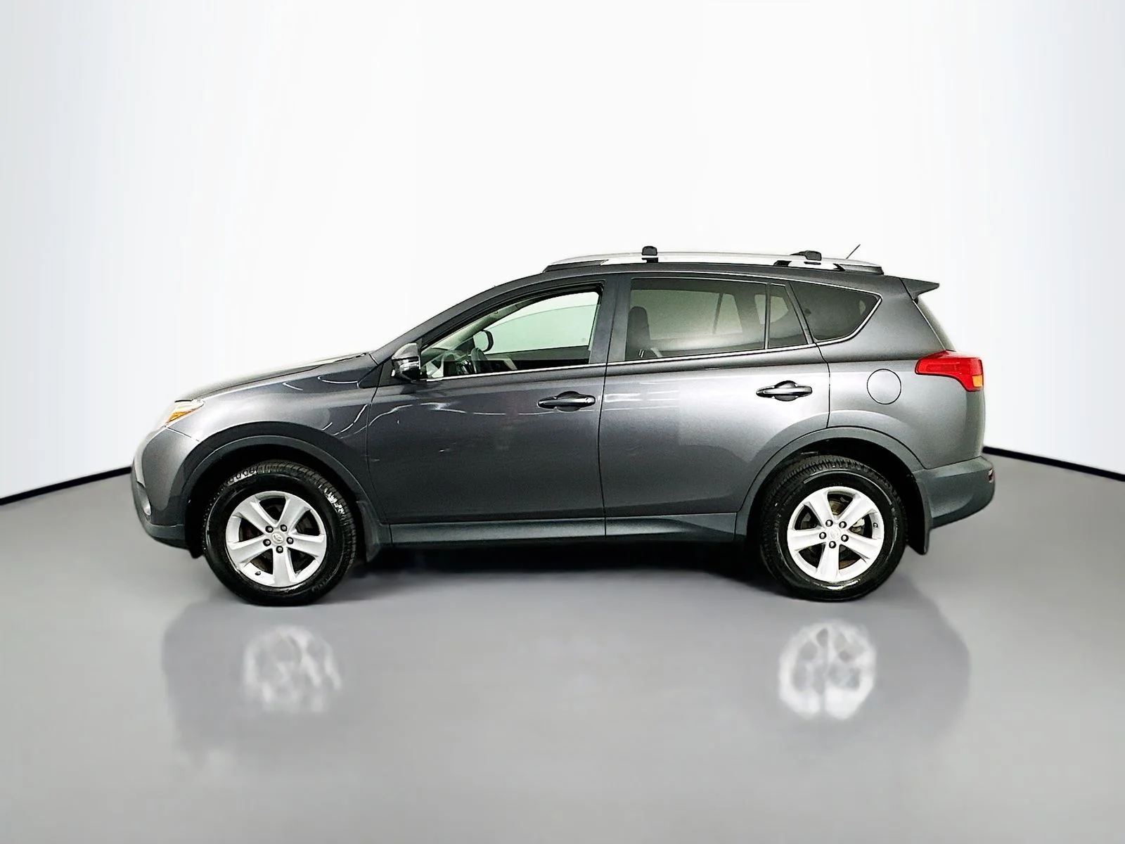 Used 2013 Gray Toyota XLE image 4