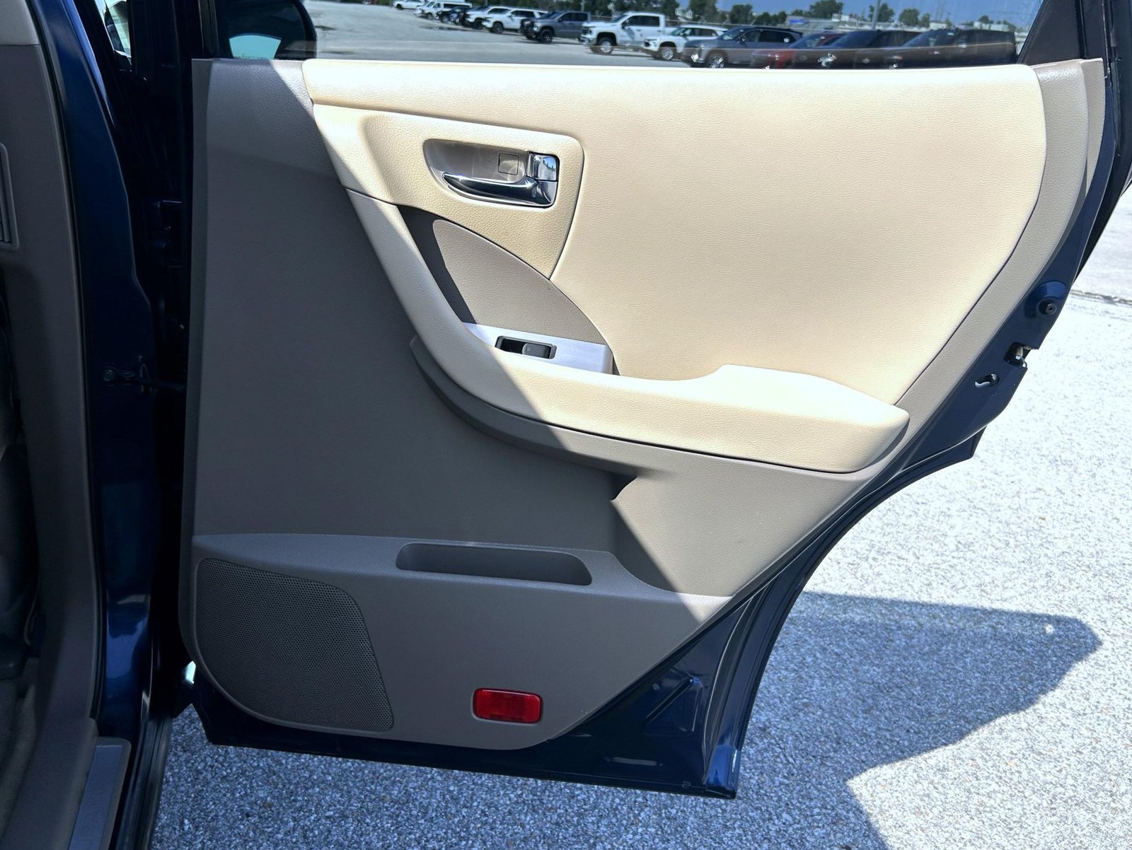 Used 2007 Blue Nissan SL image 18