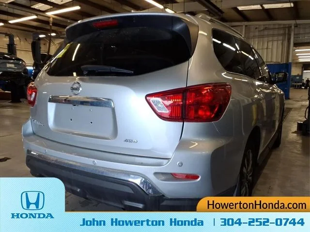 Used 2019 Silver Nissan S image 9