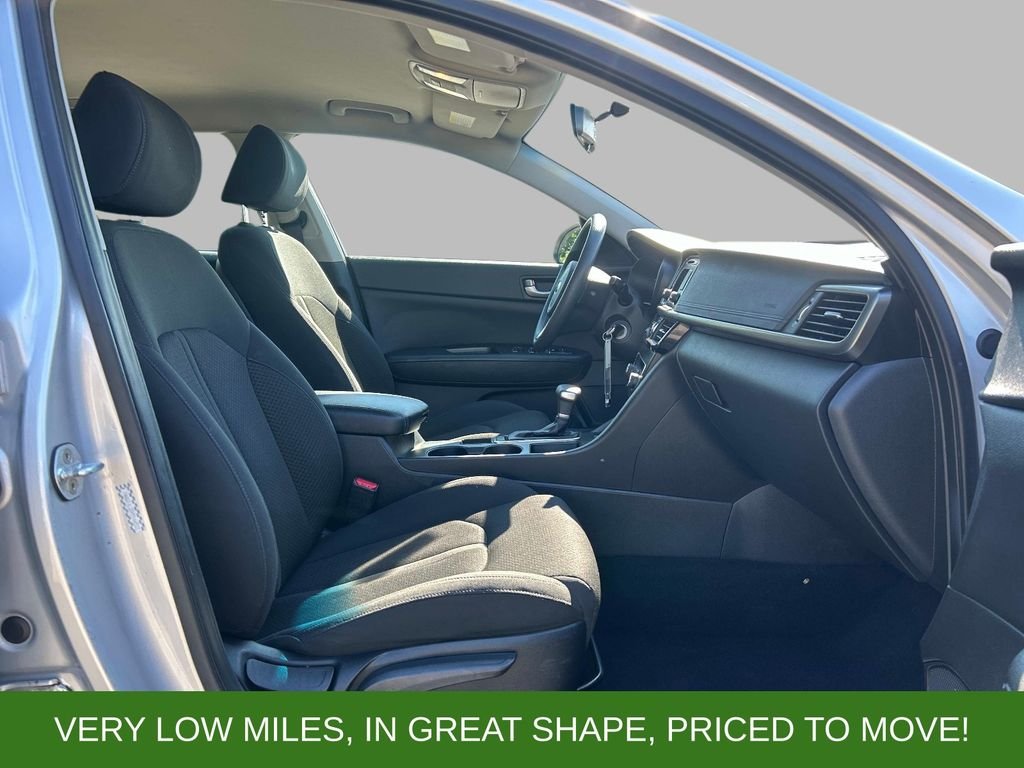 Used 2017 Silver Kia LX image 16