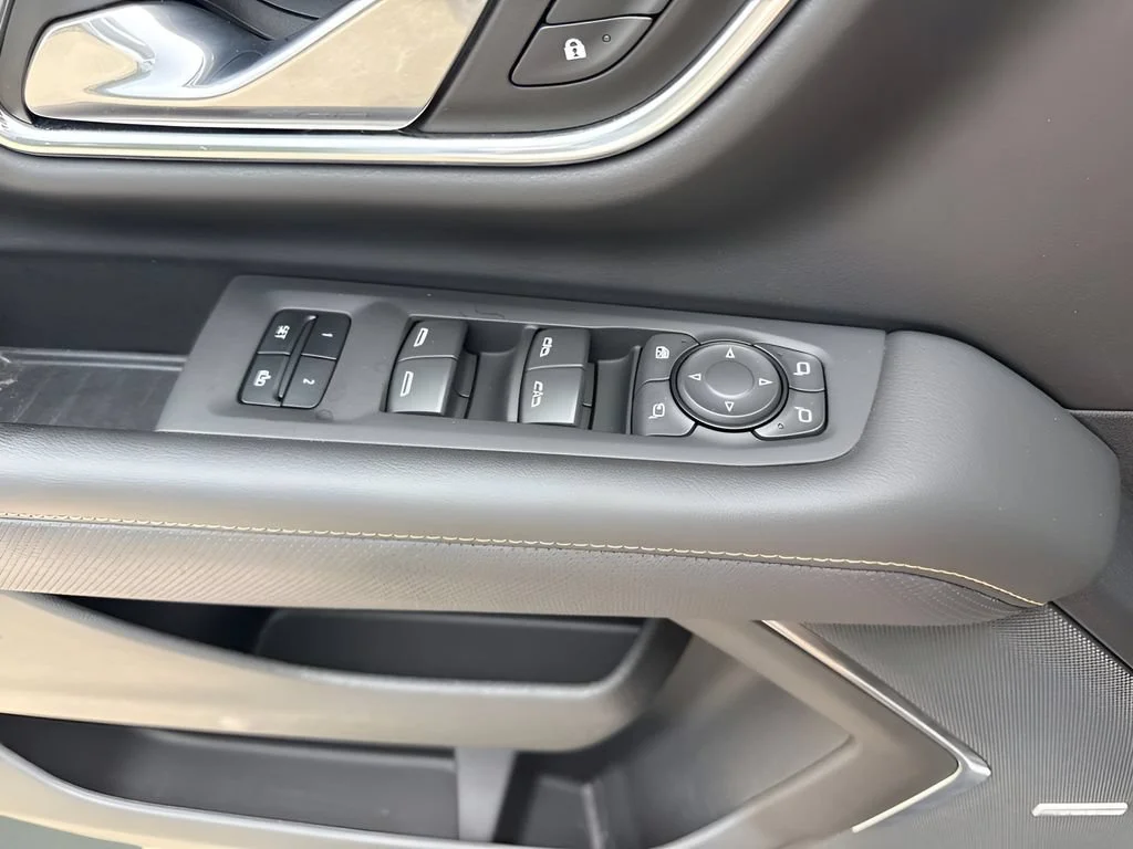 Used 2023 Summit White GMC AT4 image 32