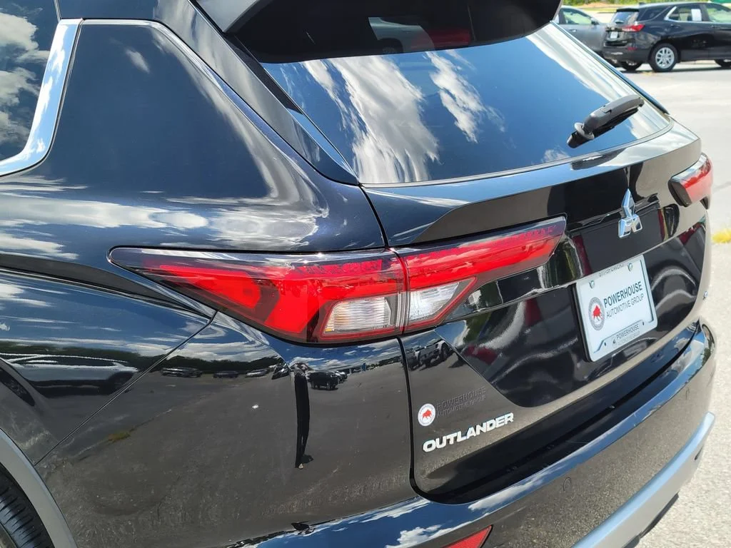 Used 2024 Black Mitsubishi SE image 11