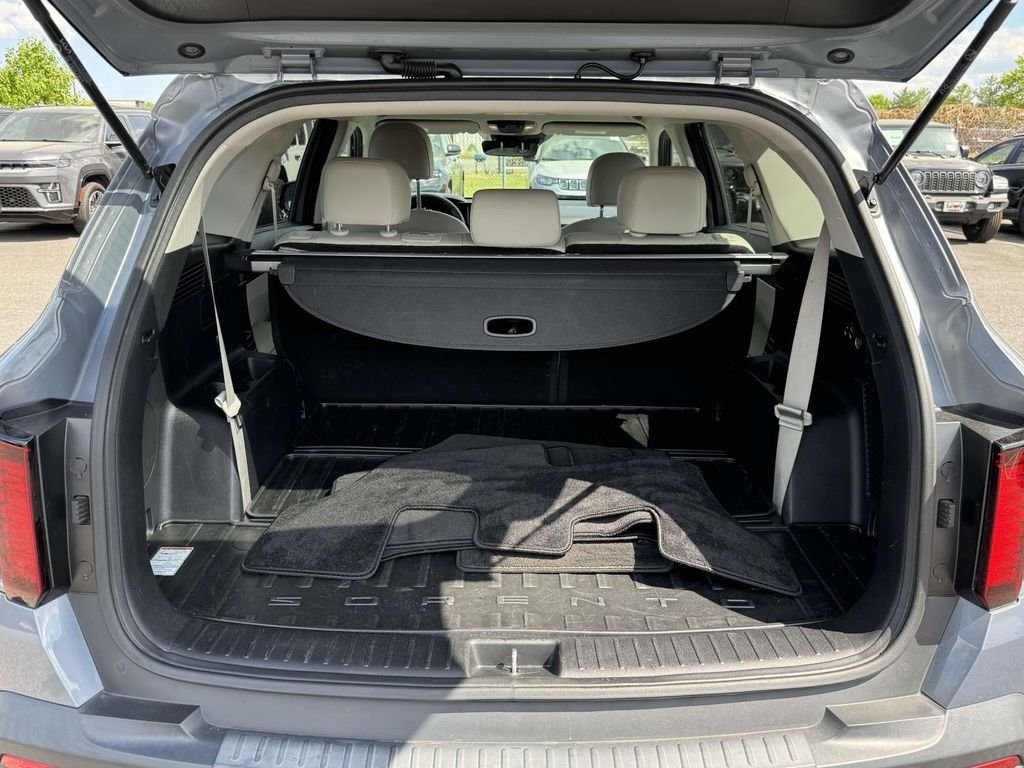 Used 2023 Silver Kia X-Line S image 29