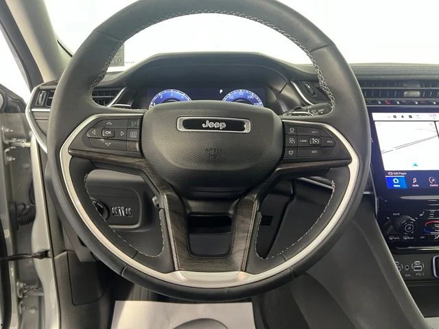 Used 2023 Silver Jeep Limited image 20