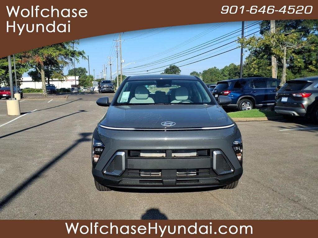 New 2027 Gray Hyundai SE FWD image 8