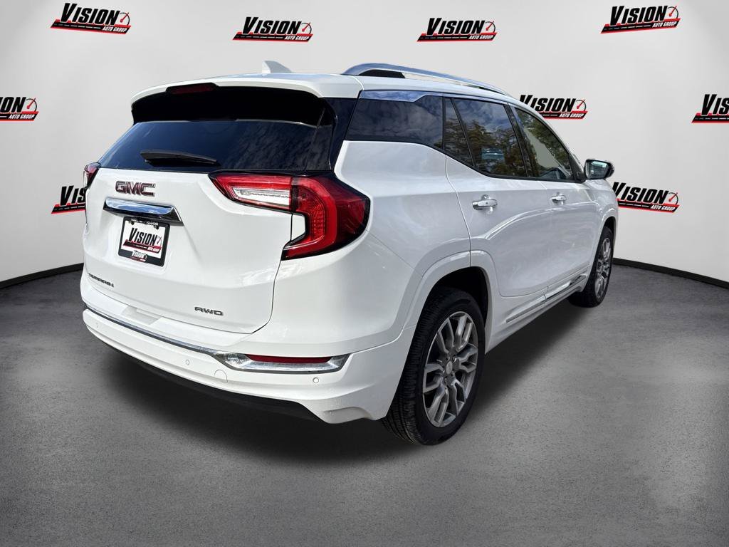 Used 2024 White GMC Denali image 5