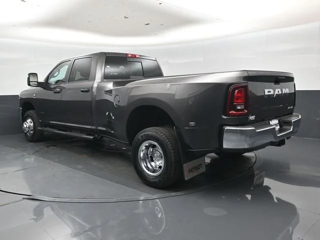 New 2026 Granite Crystal Metallic Clear-Coat Exterior Paint RAM Tradesman image 24