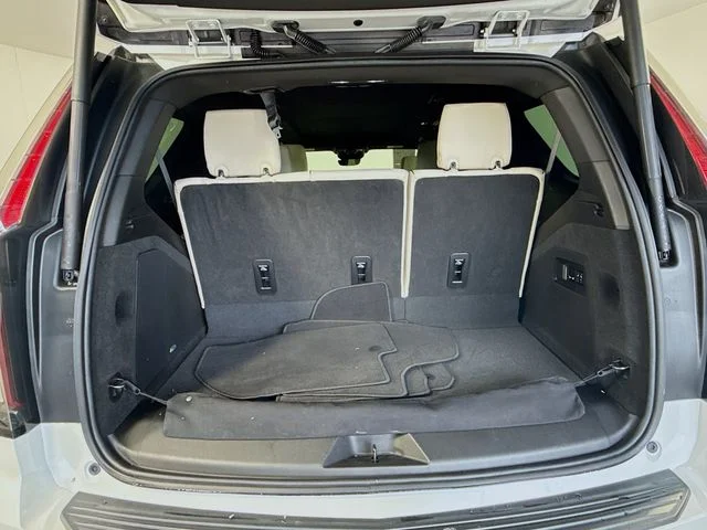 Used 2022 White Cadillac Sport image 28