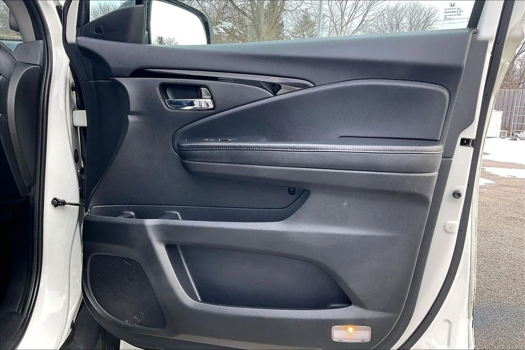 Used 2021 White Honda Touring image 24