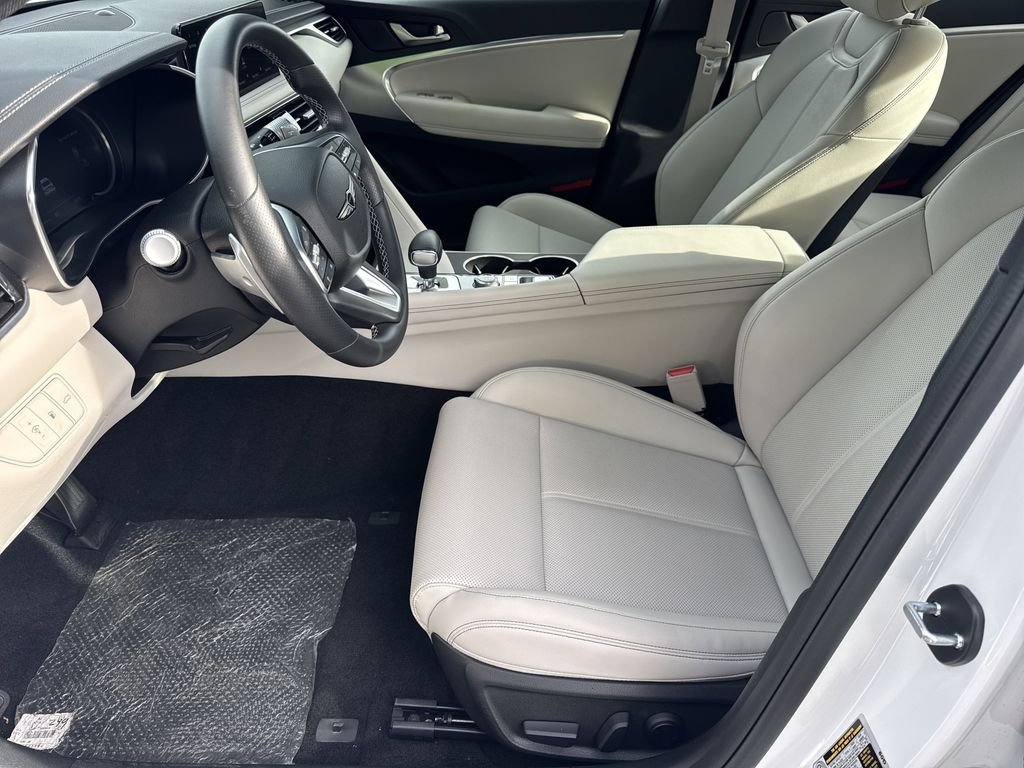Used 2025 White Genesis 2.5T image 9