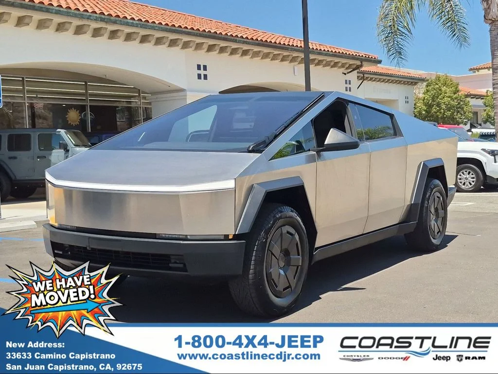 Used 2025  Tesla Long Range image 1