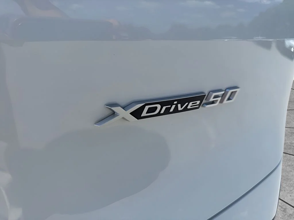 Used 2023 White BMW xDrive50 image 31