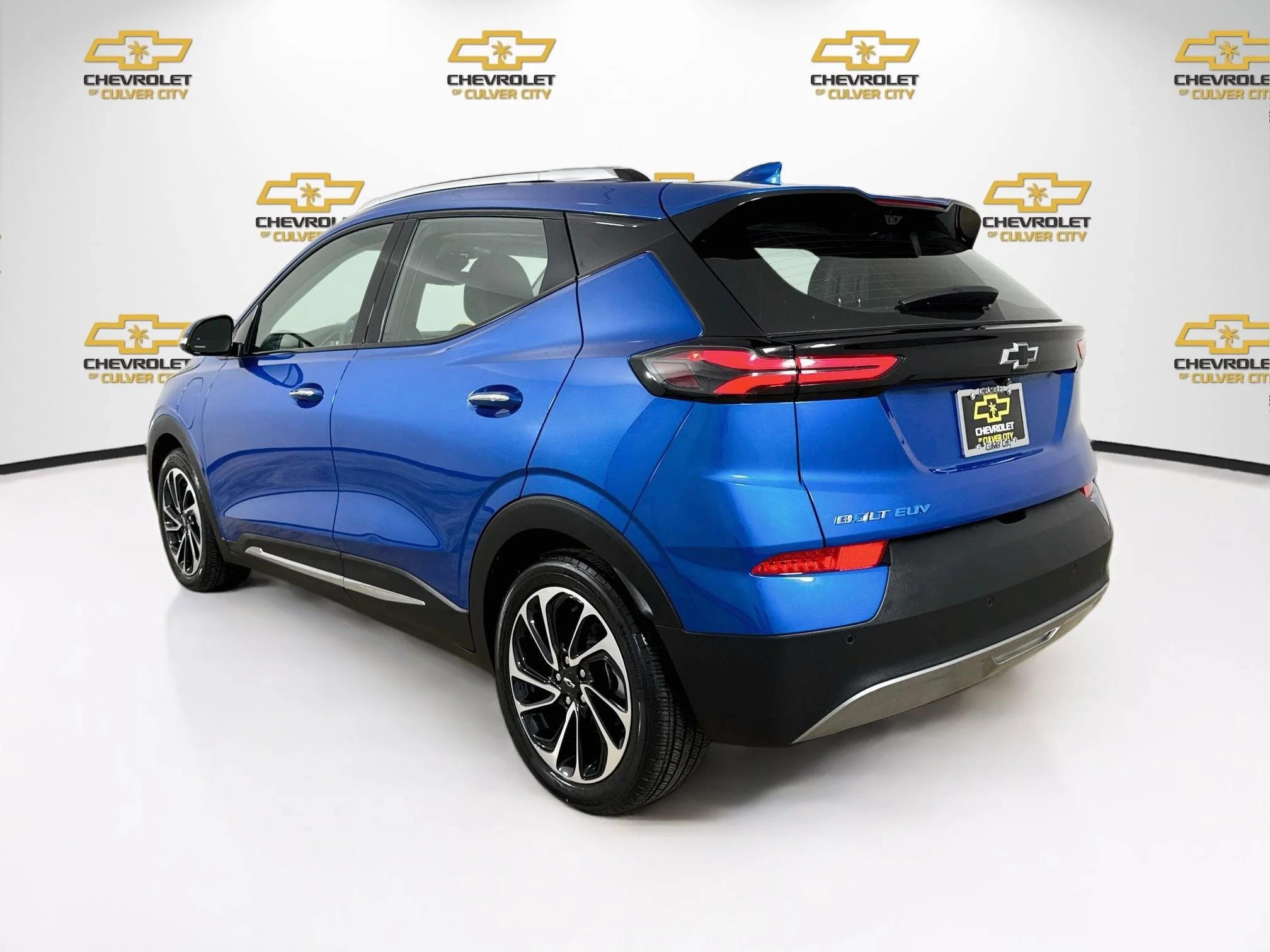 Used 2023 Bright Blue Metallic Chevrolet Premier image 6