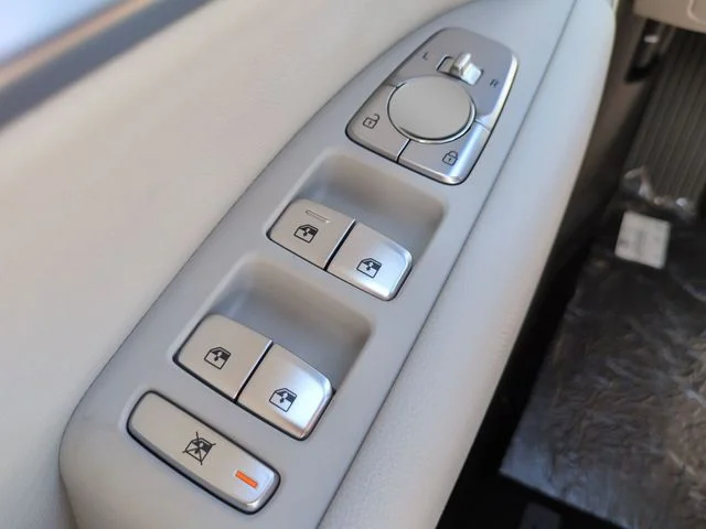 Used 2025 Silver Genesis 2.5T image 17