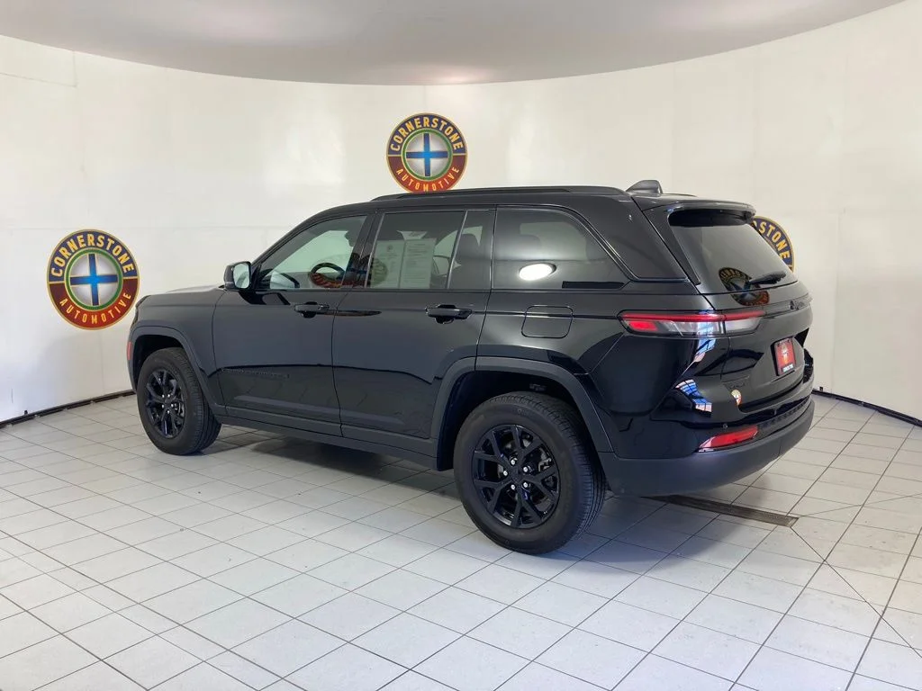 Used 2025 Black Jeep Altitude image 24