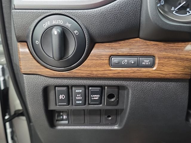 Used 2017 White Nissan Platinum Reserve image 25