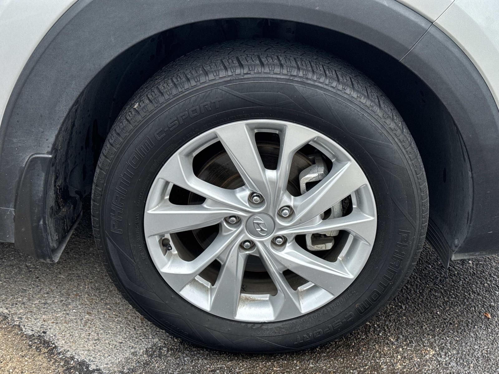 Used 2021 Silver Hyundai Value image 4