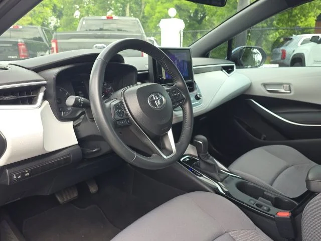Used 2024  Toyota SE image 22