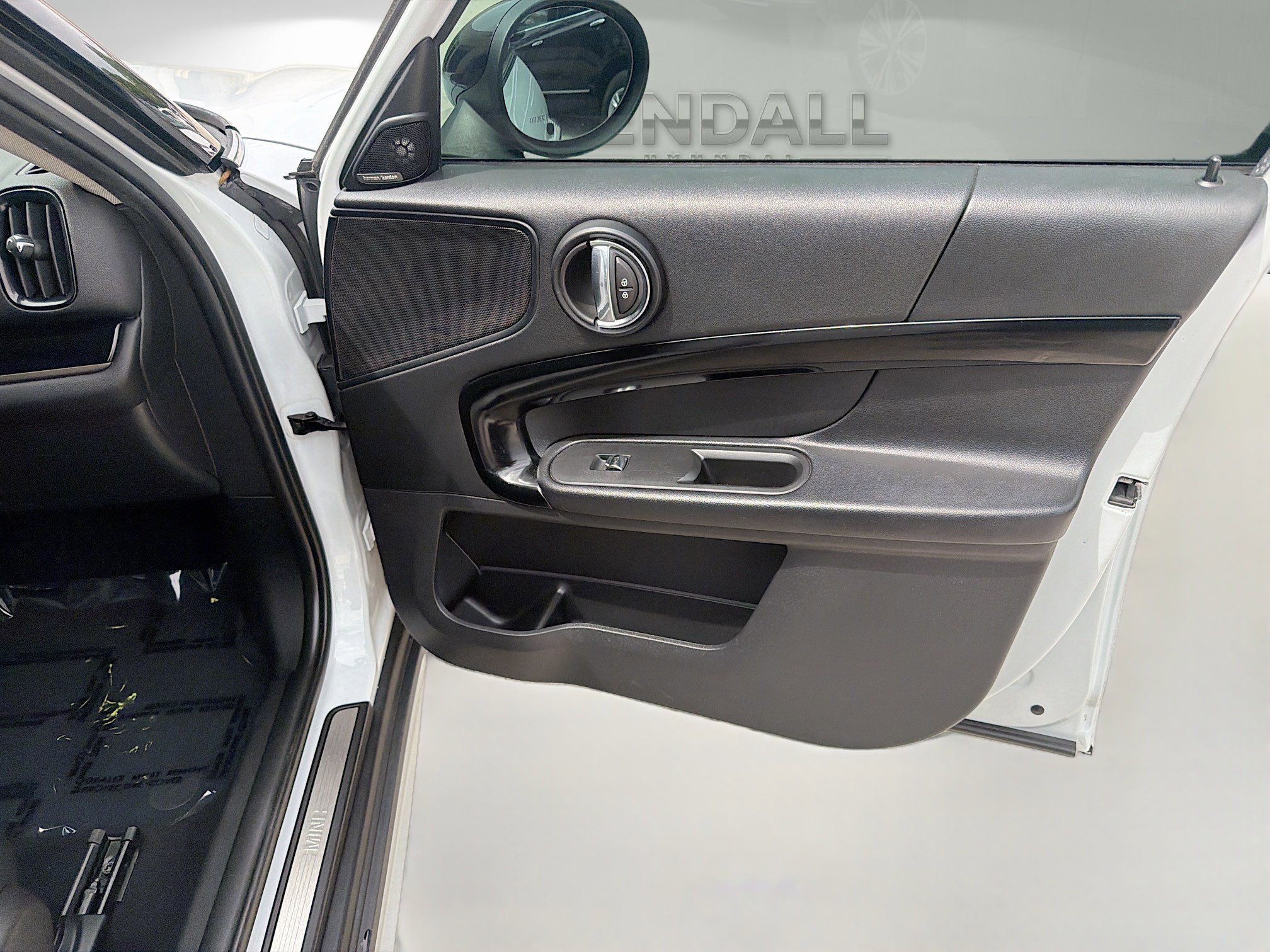 Used 2019 Light White MINI Cooper image 31