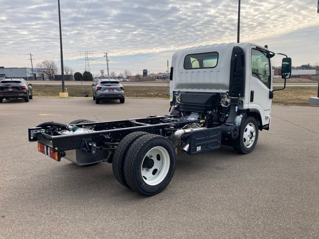 New 2025 Arc White Chevrolet MEDIUM ASH GRAY image 11