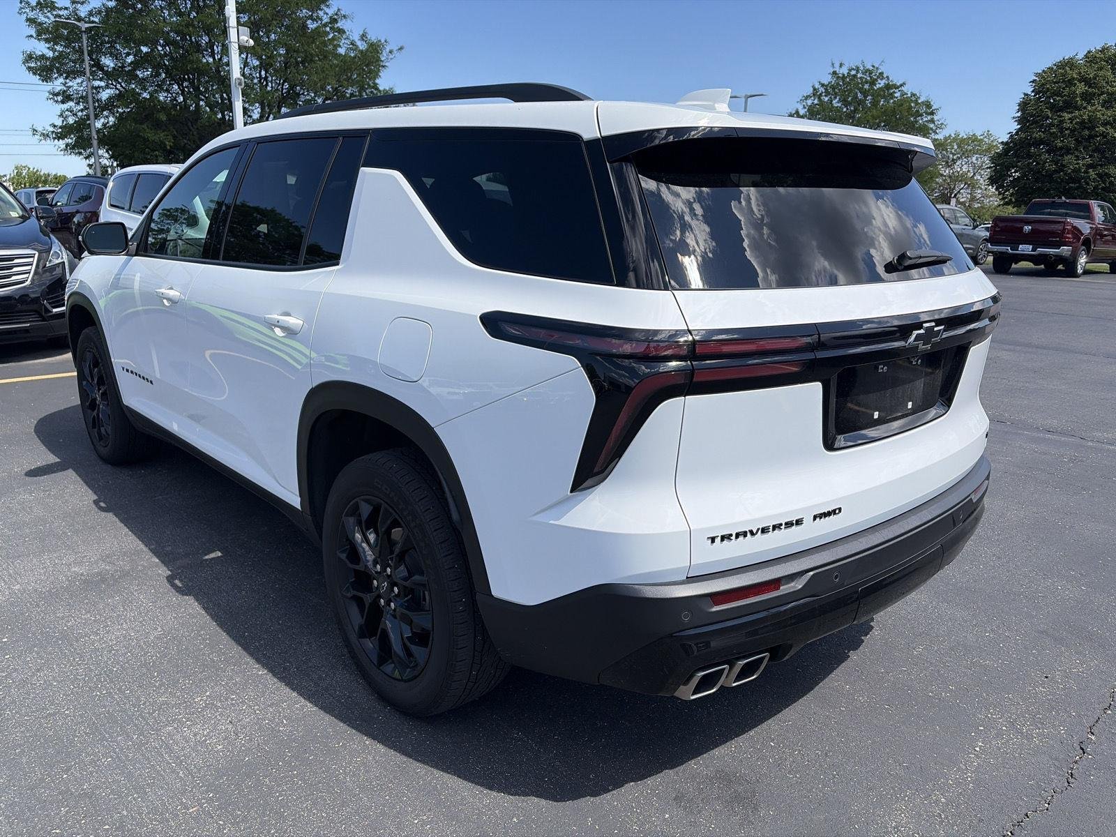 Used 2024 Summit White Chevrolet AWD LT image 4
