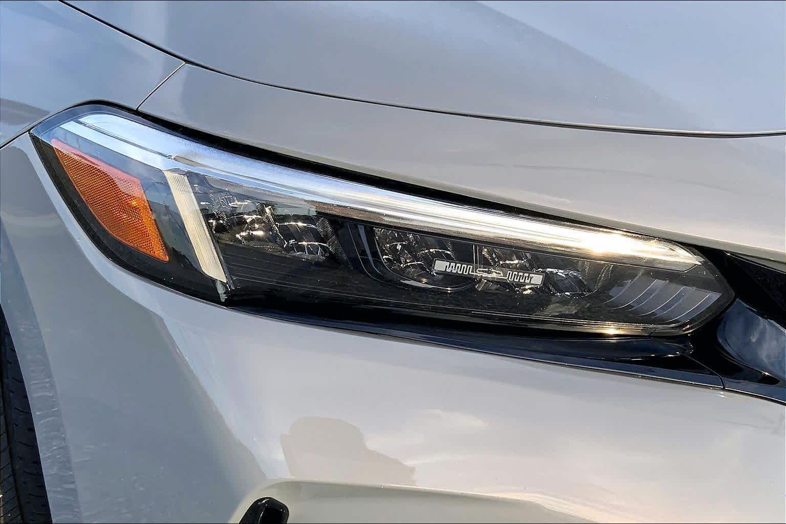 Used 2025 Urban Gray Pearl Honda  image 26