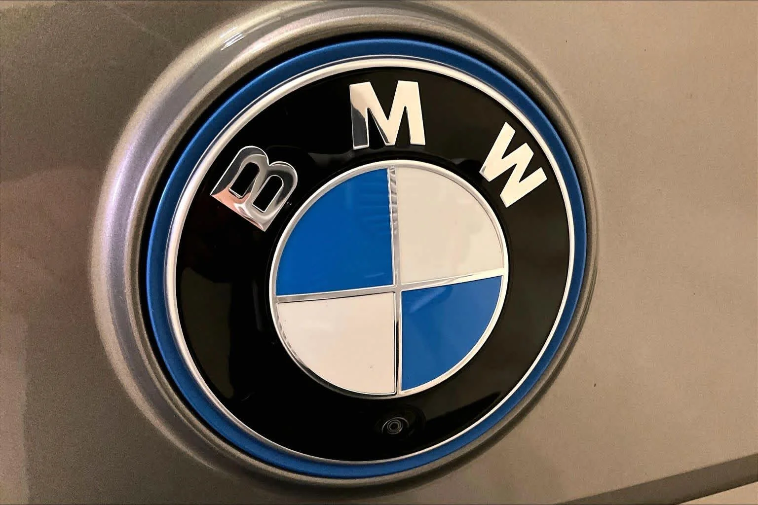 Used 2024 Oxide Grey Metallic BMW xDrive50 image 30