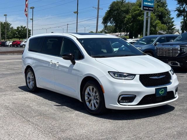 Used 2026 White Chrysler Limited image 7