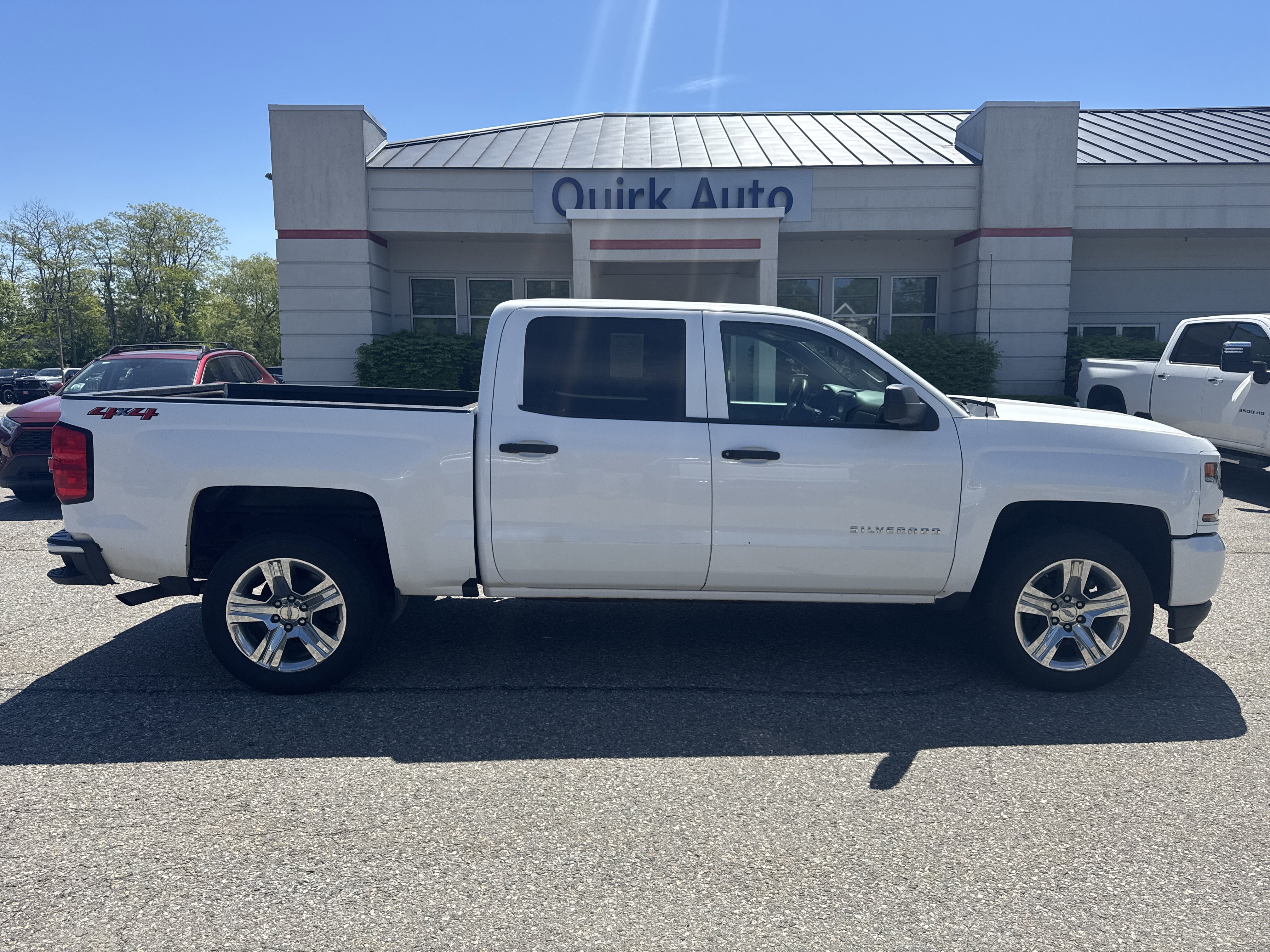 Used 2018 Summit White Chevrolet Custom image 5