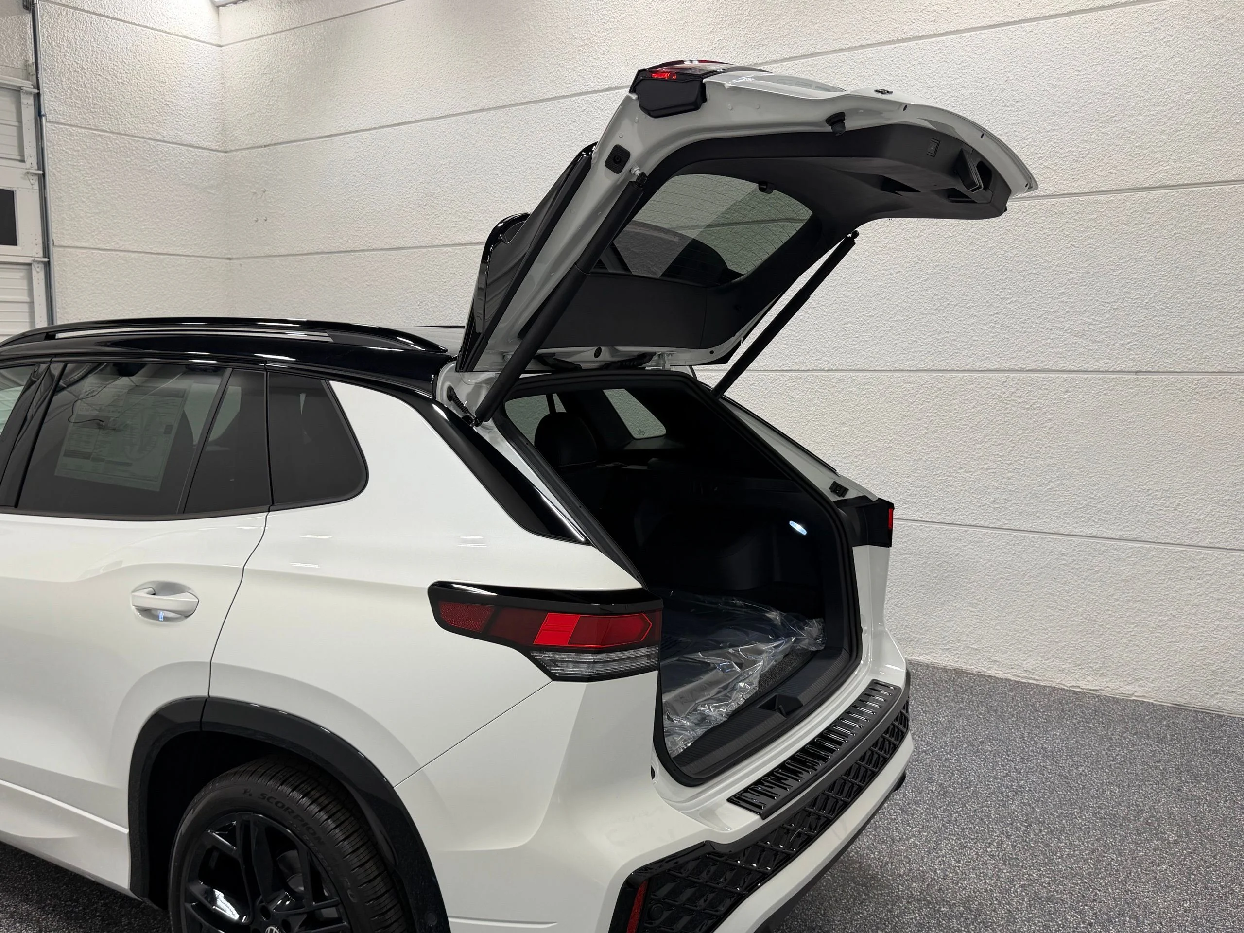 New 2026 White Volkswagen SE R-Line Black image 25