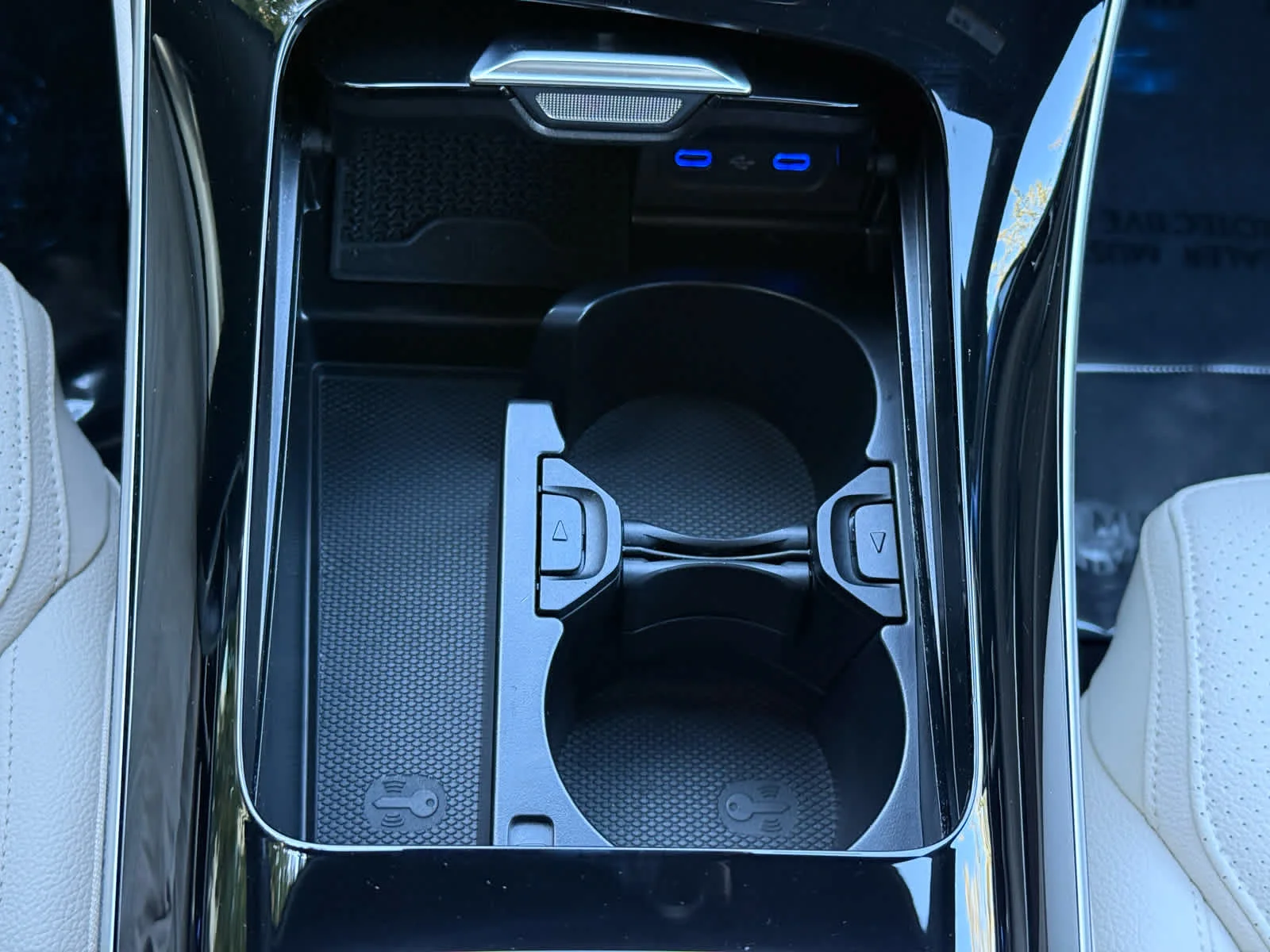 2025 Mercedes-Benz C-Class Sedan C 300 - Photo 19