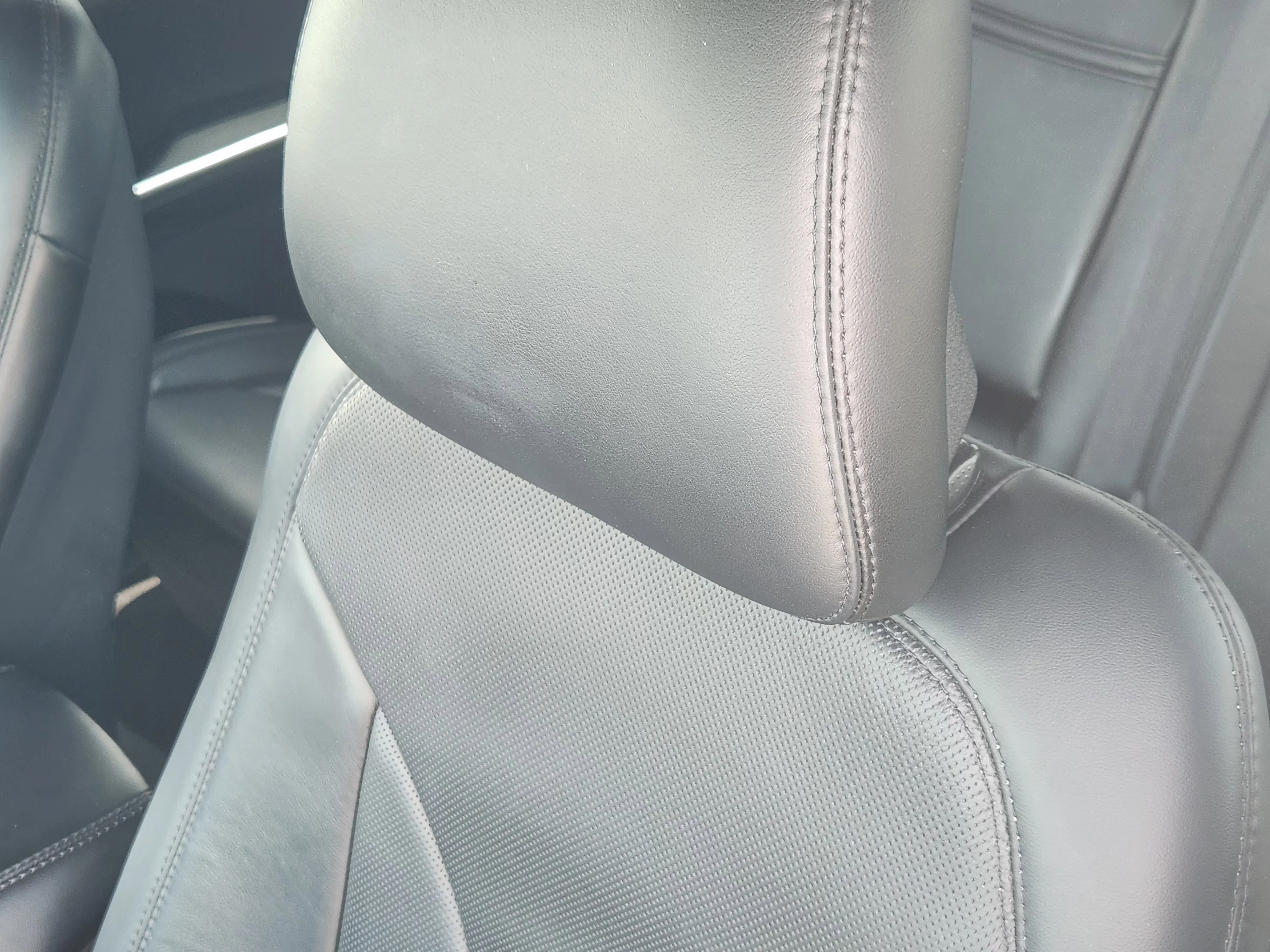 Used 2019  Lincoln Reserve image 16