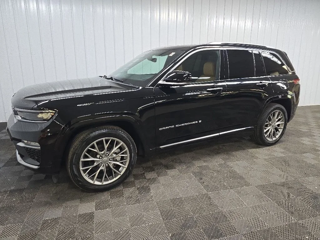 Used 2023 Black Jeep Summit image 6