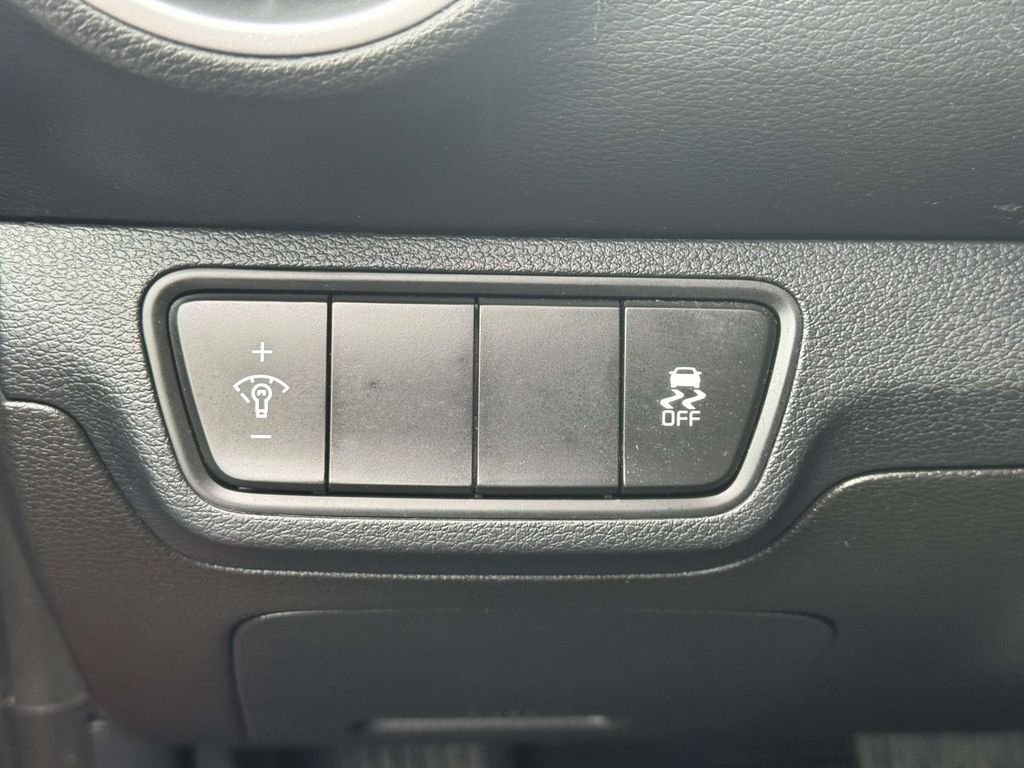 Used 2023 Red Kia LXS image 17