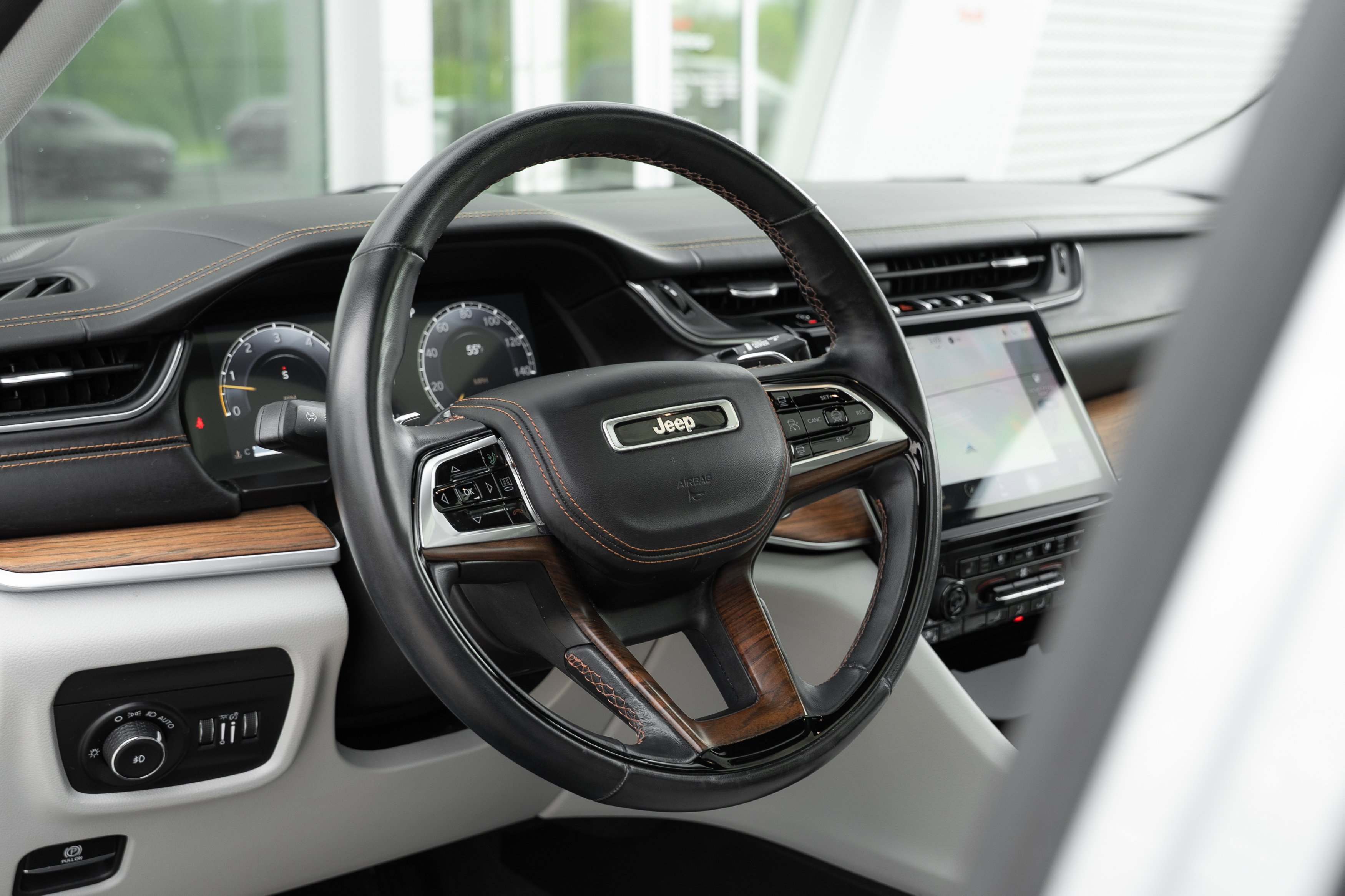 Used 2021 Silver Zynith Jeep Summit image 11