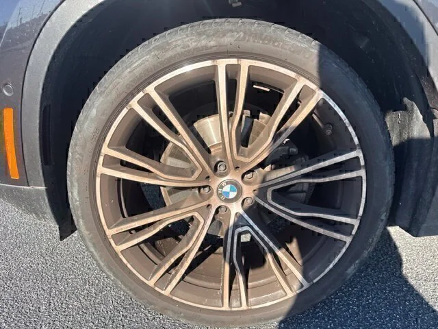 Used 2024 Gray BMW sDrive30i image 12